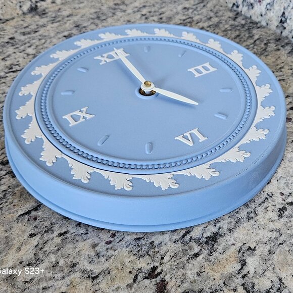 VERY RARE VINTAGE WEDGWOOD ENGLAND JASPERWARE BLUE WHITE ROUND WALL OFFICE CLOCK - Picture 6 of 15